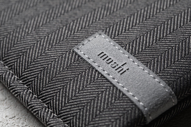 Moshi Pluma - Pokrowiec MacBook Pro 14" (M4/M3/M2/M1/2024-2021) (Herringbone Gray)