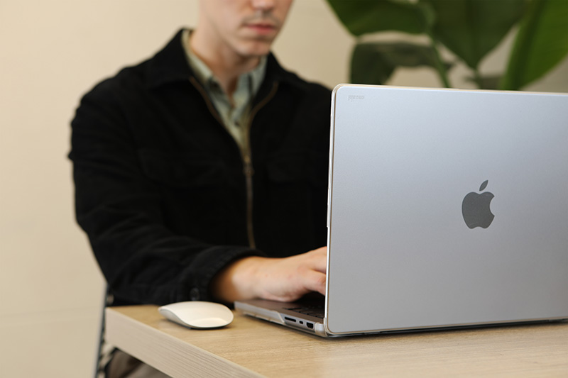 Moshi iGlaze Hardshell Case - Obudowa MacBook Pro 14" (M4/M3/M2/M1/2024-2021) (Stealth Clear)