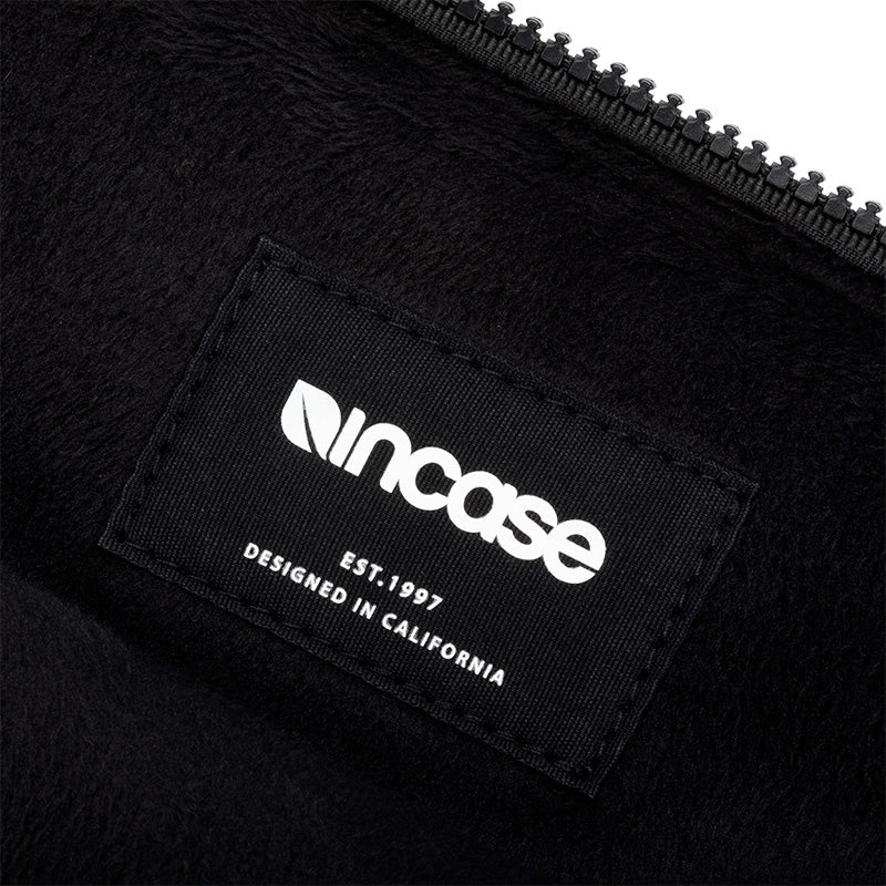 Incase Compact Sleeve in Woolenex - Pokrowiec z kieszenią MacBook Pro 14" (M4/M3/M2/M1/2024-2021) (granatowy)