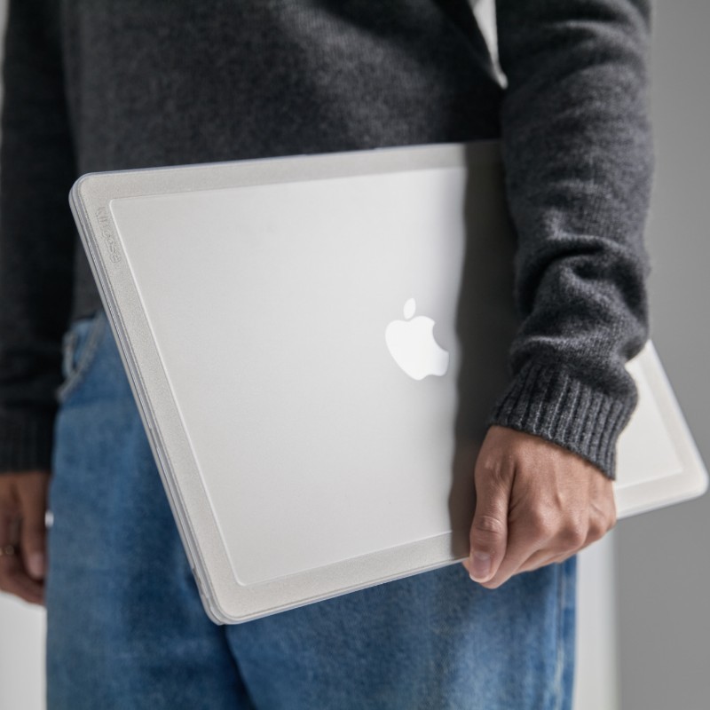 Incase Edge Hardshell Case - Etui MacBook Air 13” M4 (2025) / M3 (2024) / M2 (2022) (Clear)