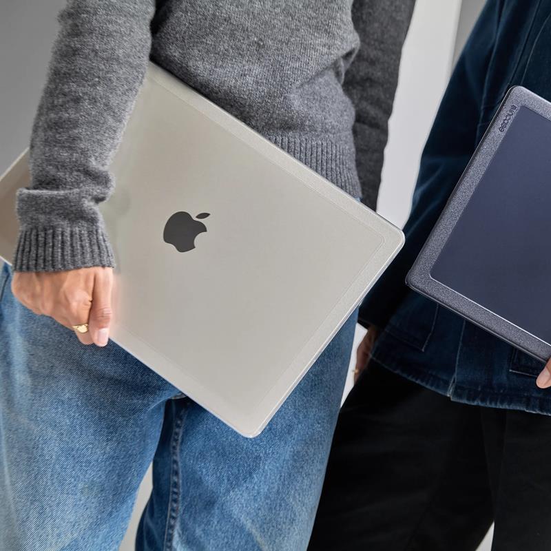 Incase Edge Hardshell Case - Etui MacBook Air 13” M4 (2025) / M3 (2024) / M2 (2022) (Clear)