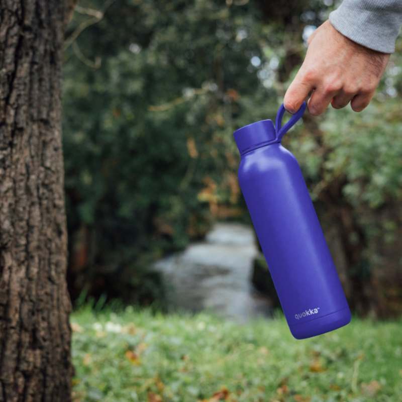 Quokka Solid With Strap - Butelka termiczna ze stali nierdzewnej 630 ml z paskiem (Dusk Blue)