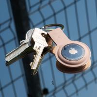 Crong Silicone Case with Key Ring – Etui ochronne brelok do Apple AirTag (piaskowy róż)