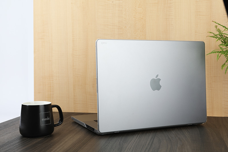 Moshi iGlaze Hardshell Case - Obudowa MacBook Air 13.6" M4 (2025) / M3 (2024) / M2 (2022) (Stealth Clear)