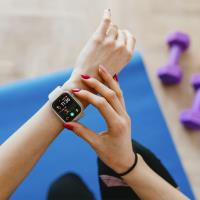 Spigen Thin Fit - Obudowa do Apple Watch 8 / Watch 7 41 mm (Starlight)