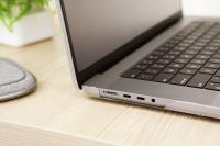 Moshi iGlaze Hardshell Case - Obudowa MacBook Air 13.6" M4 (2025) / M3 (2024) / M2 (2022) (Stealth Clear)